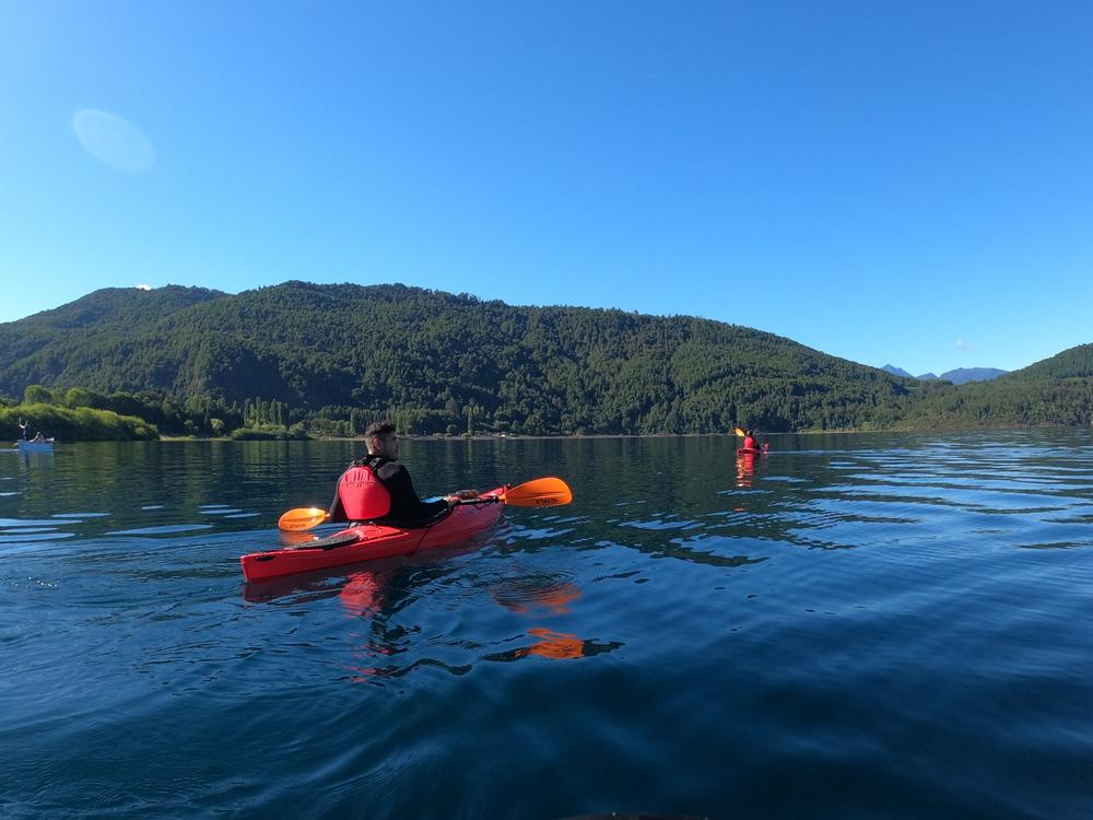 Kayaks en el lago Panguipulli